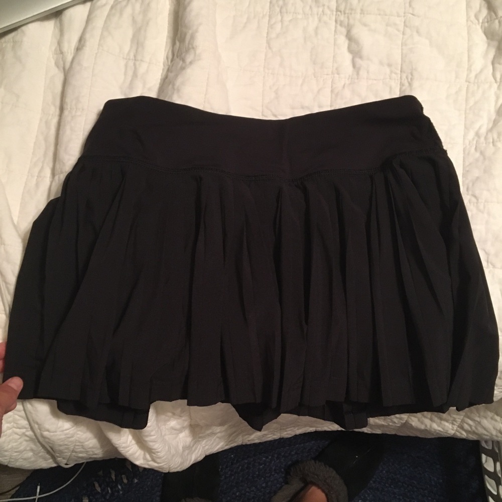Black Lululemon pleaded tennis skirt